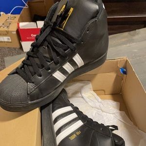 I am selling a pair of pro models adidas